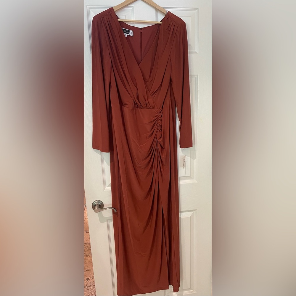 NWT Davids Bridal Cinnamon Long Sleeve Gown Plus Size 20 - Picture 3 of 13